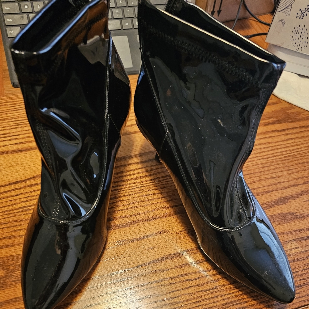 HALSTON Black Patent Booties low heel Size 11